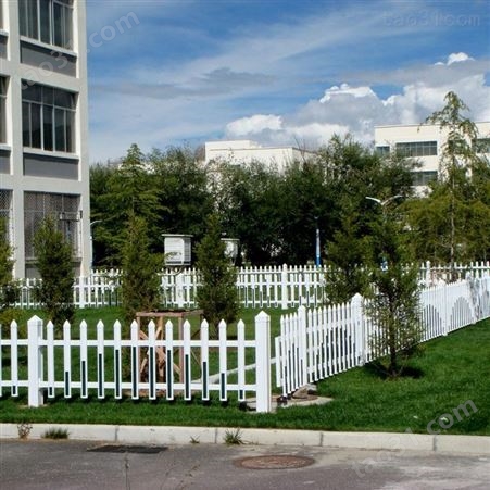 锌钢制道路防护栏杆 绿化带配套隔离护栏 花箱护栏