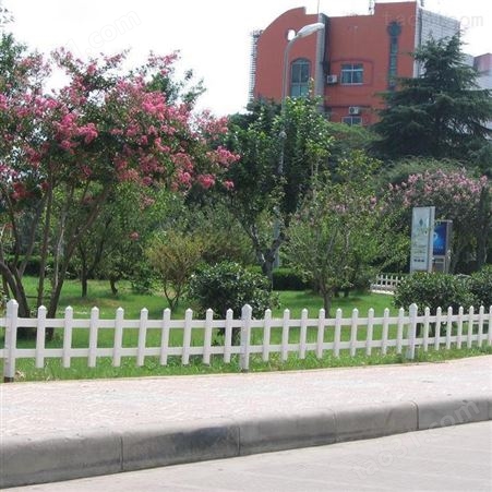厂家生产 现货塑钢草坪护栏 花园绿化塑钢护栏 可定制批发