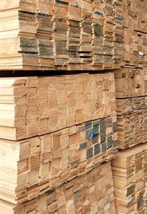 邦皓木材加工厂供应建筑工程木方辐射松木条实木板