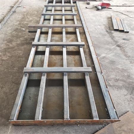 防撞墙钢模板  高速路防撞墙组合钢模板定做 桥梁防撞墙钢模板 专业模具