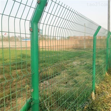 围栏防护网 高架两侧防护网 公路桥梁隔离围栏合适 神矿重工